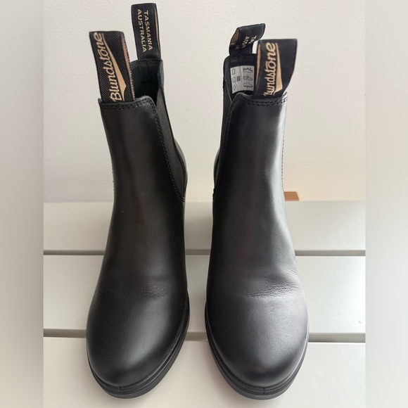 Blundstone Black Leather Block-Heel Boots - Picture 5 of 8